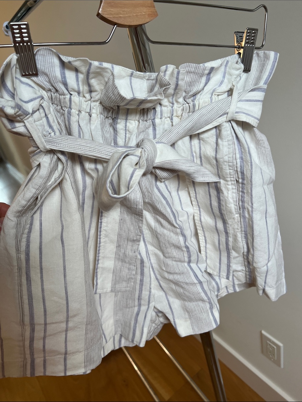 Aritzia Wilfred Cream with Light Blue Stripes Elastic Paperbag Shorts